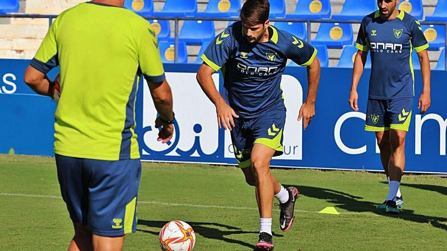 Mario Abenza, del UCAM, durante un entrenamiento