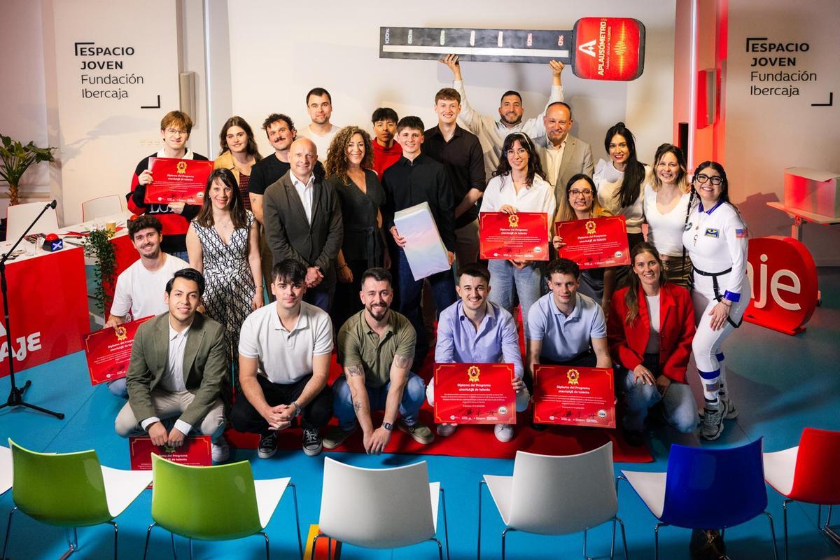 Foto de familia del programa Aterrizaje de Talento de Zaragoza.