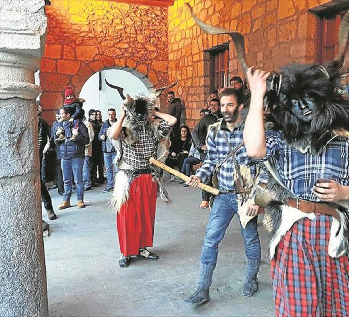 Las mascarutas y las trangas vuelven a salir a las calles