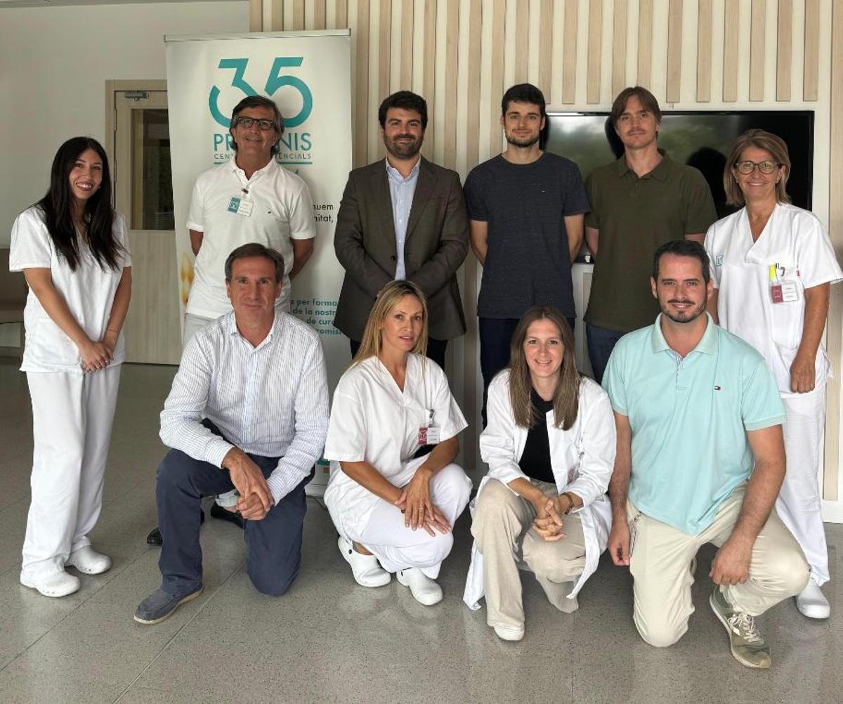 Guillermo Pérez, socio cofundador de la empresa 4i, aparece en la imagen el primero agachado por la izquierda.