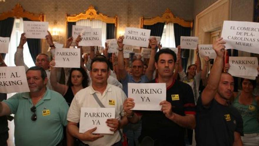 Imagen del pleno de junio de 2009 en el que los comerciantes reclamaron la ejecución del parking en la avenida Padre Esplá.