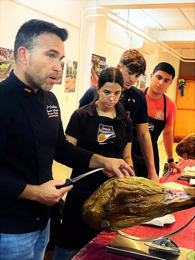 Monesterio ofrece formación para continuar profesionalizando al sector del jamón ibérico