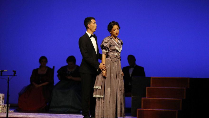 El tenor Aitor Garitano y la soprano Vilma Ramírez, durante la representación.  | FERNANDO RODRÍGUEZ