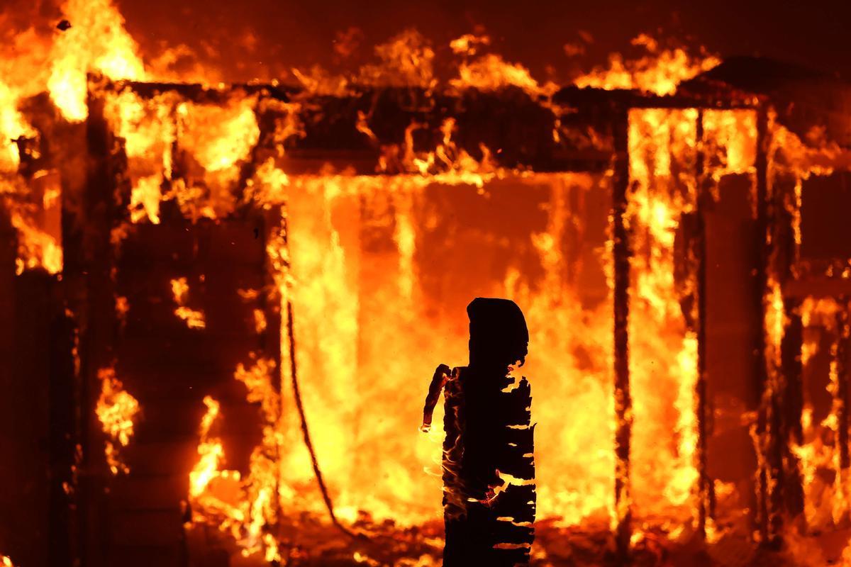 Otro devastador fuego en Mariposa (California) se acerca al parque de Yosemite