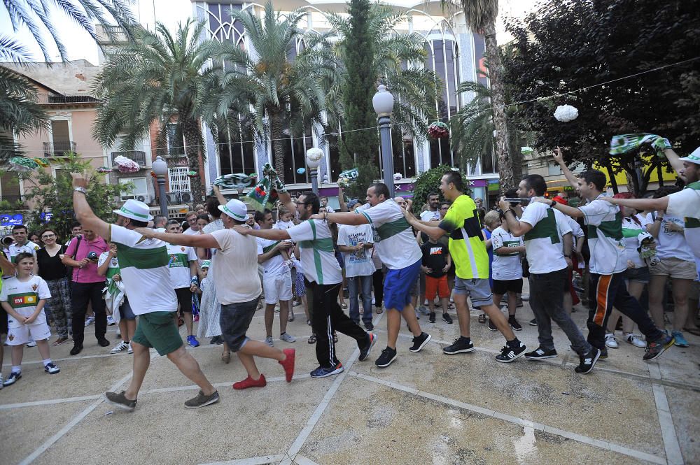 Elche se echa a la calle para celebrar el ascenso