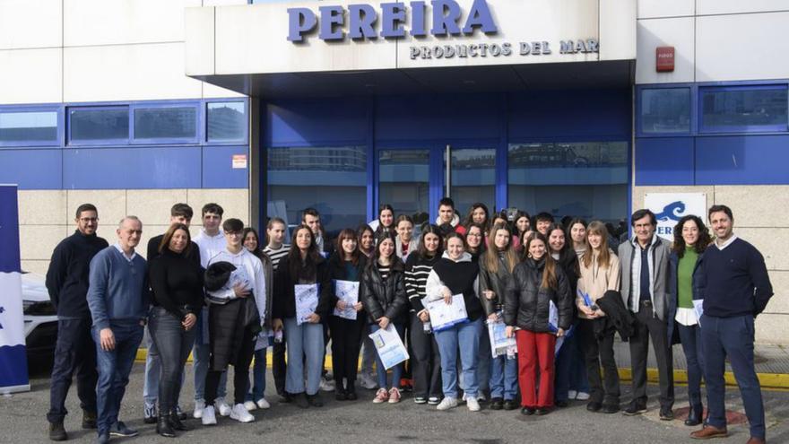 El Grupo Pereira muestra su proceso de producción a los alumnos del IES Auga da Laxe