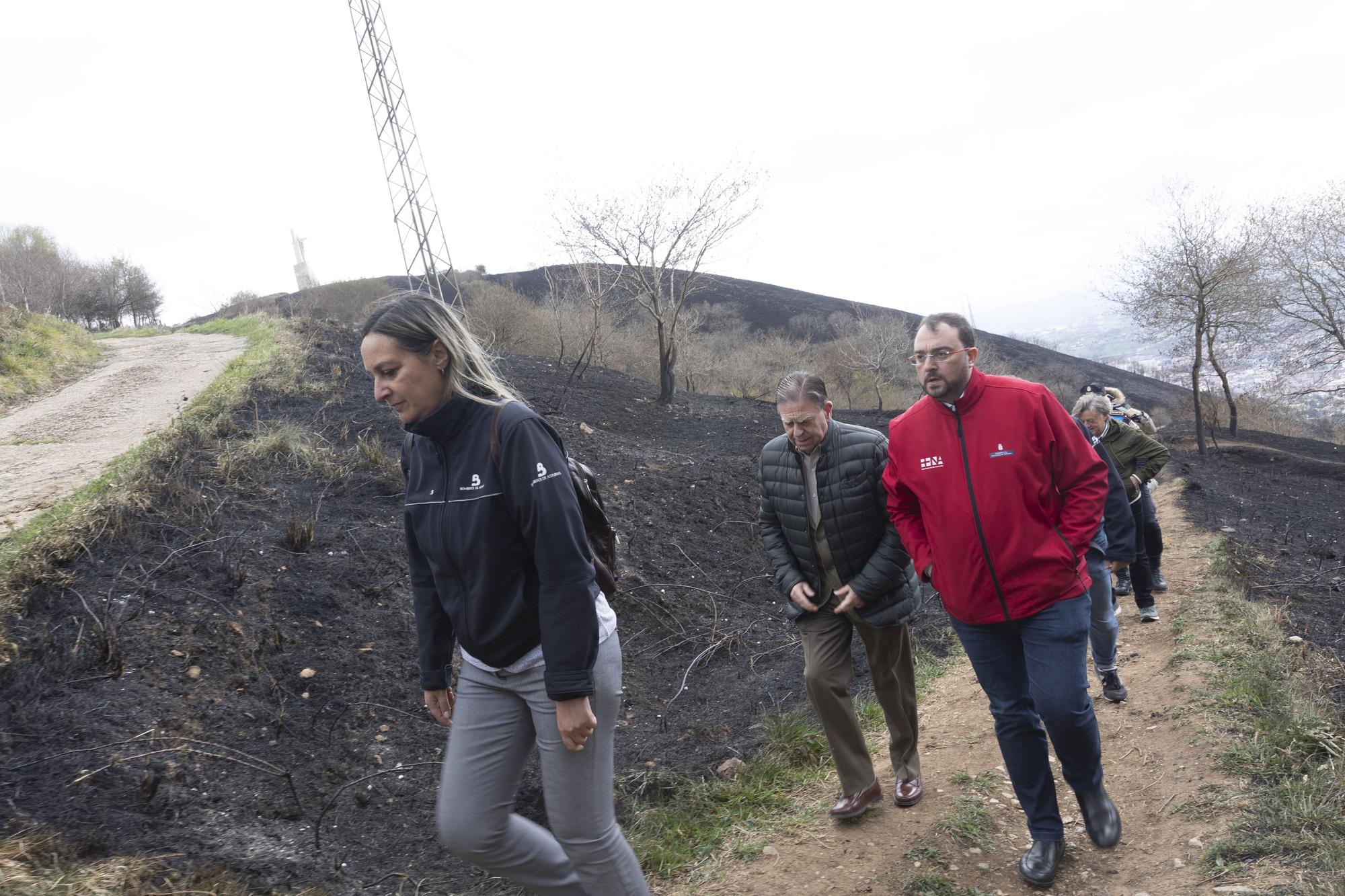 El Naranco, en Oviedo, devastado por las llamas