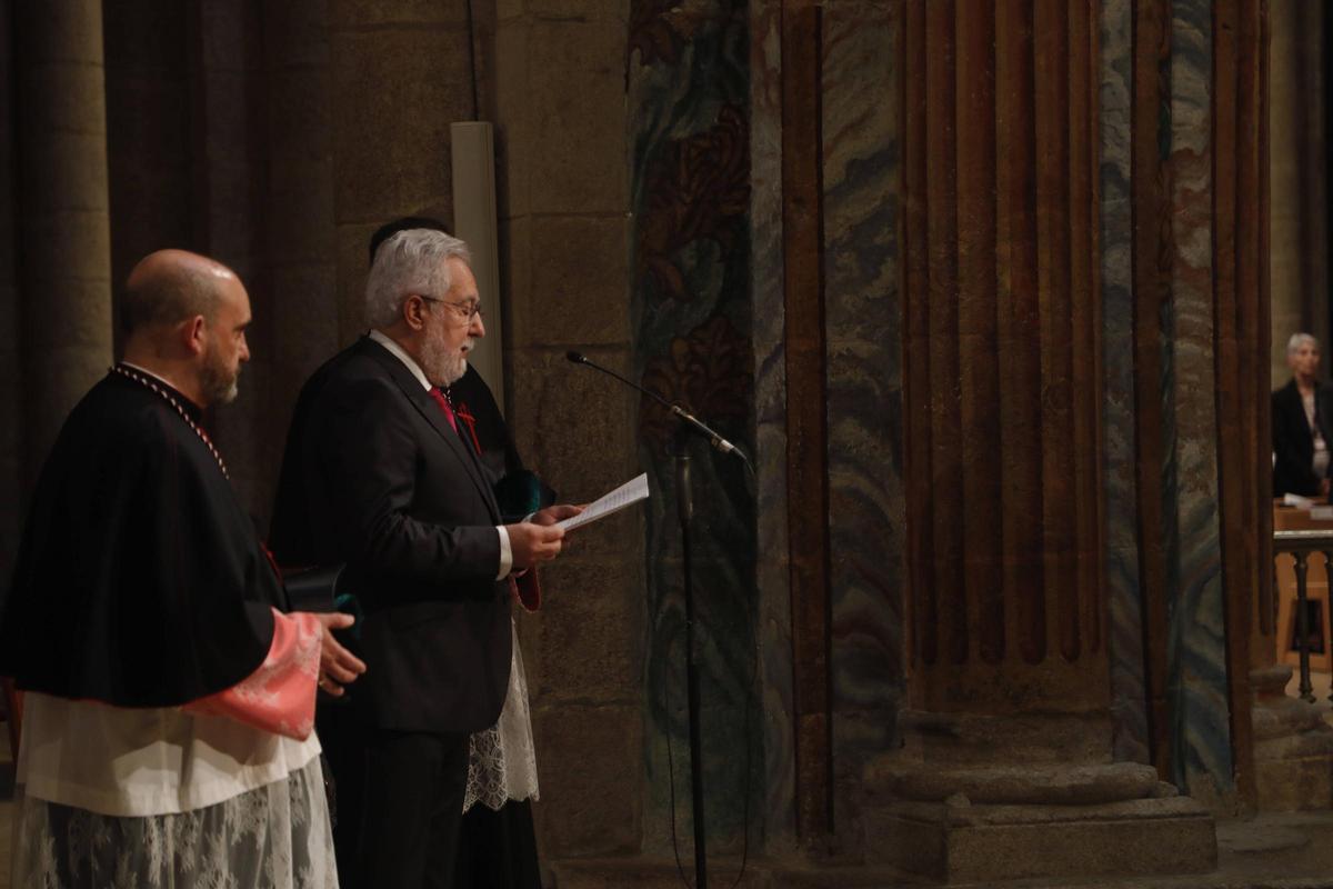 El presidente del Parlamento de Galicia renueva la Ofrenda al Apóstol en Santiago como delegado regio El presidente del Parlamento de Galicia renueva la Ofrenda al Apóstol en Santiago como delegado regio