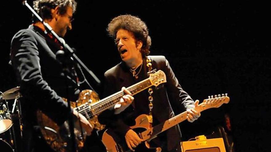 Willie Nile, durante su concierto en el teatro Vital Aza de Pola de Lena.