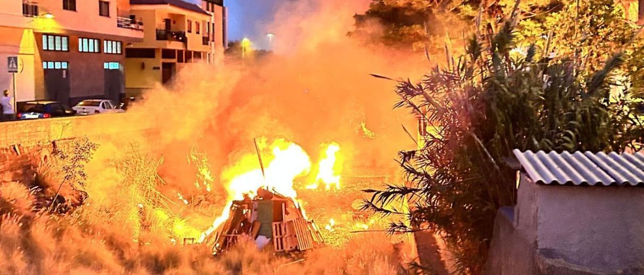 Los vecinos de María Jiménez adelantan el día de San Juan.