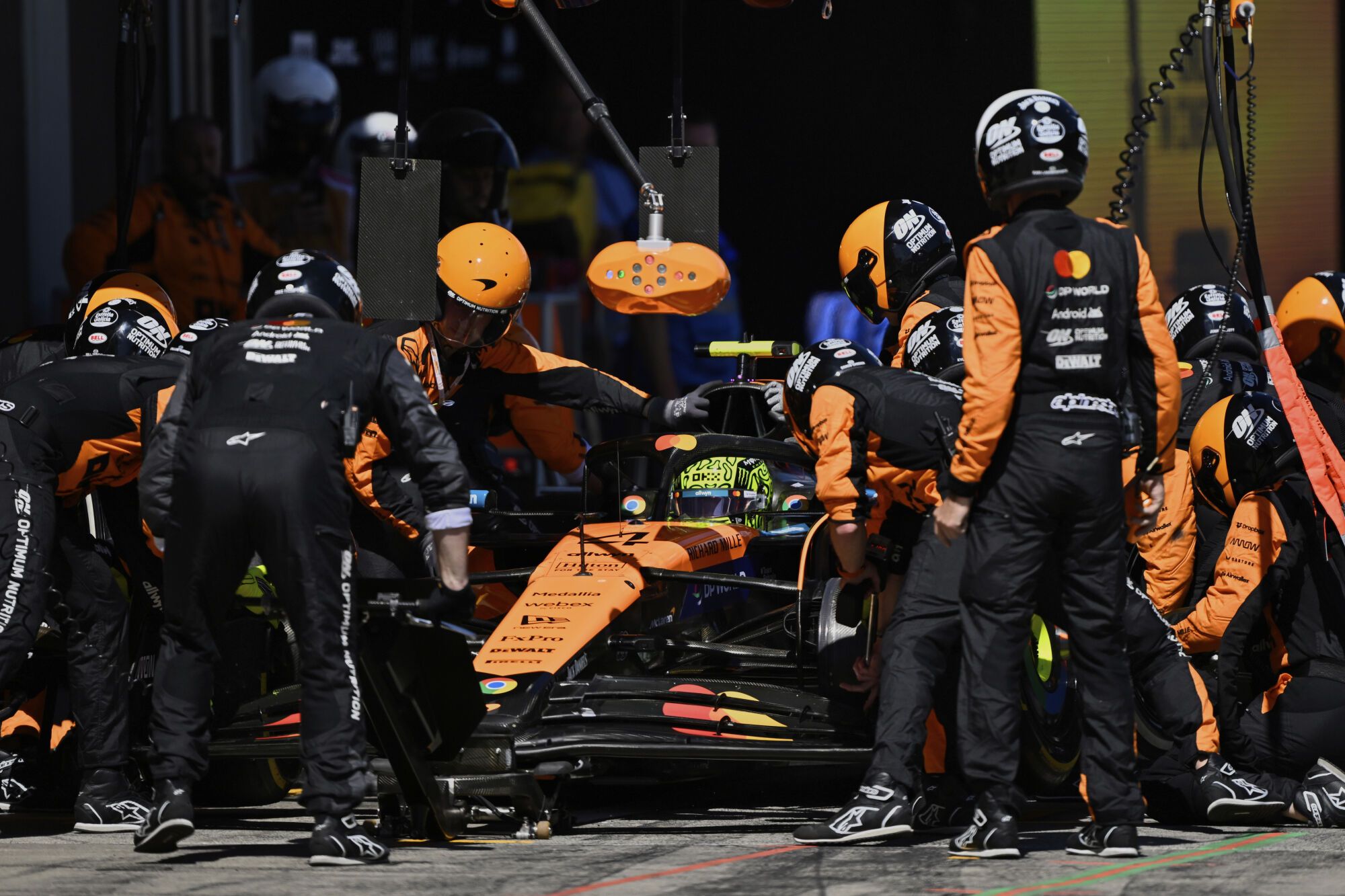 McLaren driver Lando Norris of Britain makes a pit stop during the Austrian Formula One Grand Prix in Spielberg, Austria, Sunday, June 29, 2025. (AP Photo/Denes Erdos, Pool) Associated Press/LaPresse. EDITORIAL USE ONLY/ONLY ITALY AND SPAIN