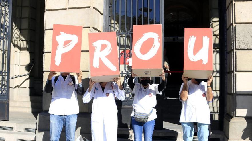 Els metges han protestat davant la seu de l&#039;ICS