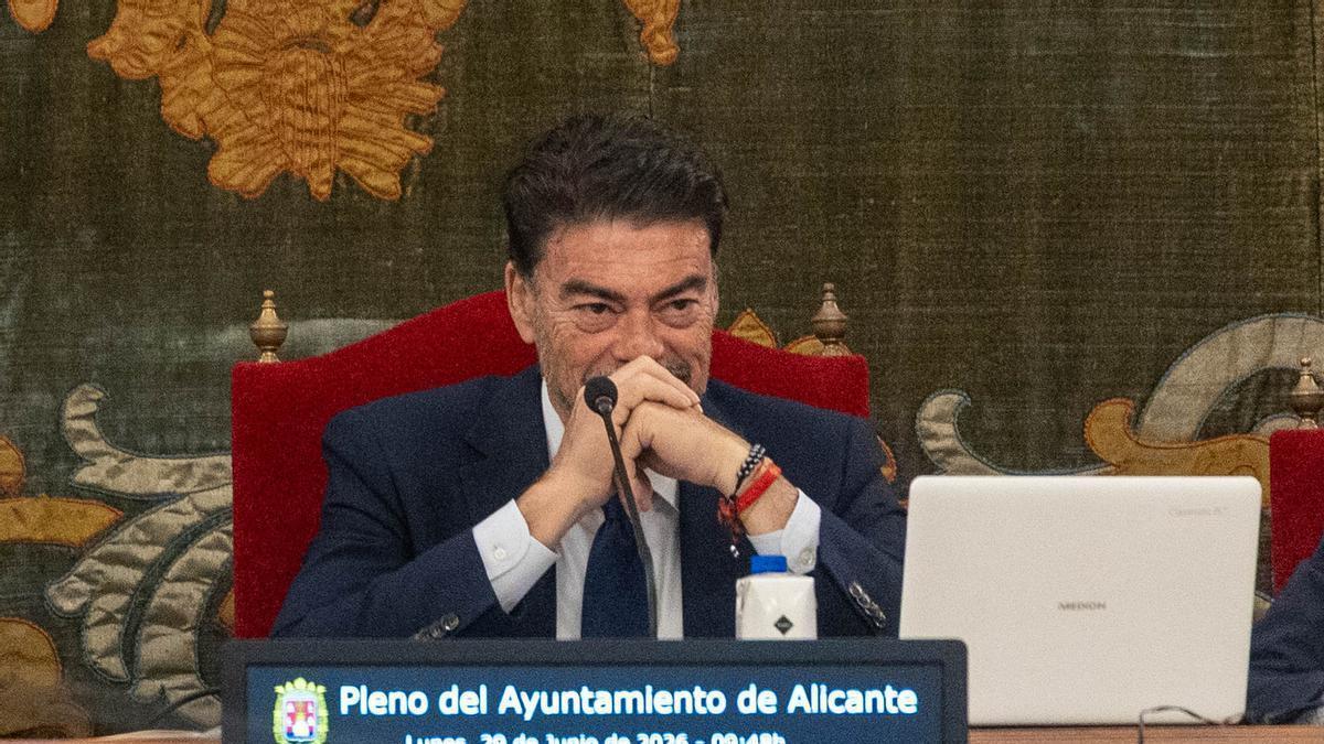 Tres preguntas sobre Les Naus y tres evasivas del PP de Barcala en el pleno de Alicante