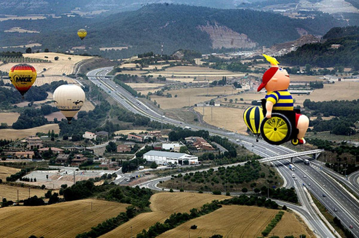 Uns cinquanta globus aerostàtics de tot Europa han participat en el vol inaugural de la 16a edició del European Balloon Festival, a Igualada (Barcelona).