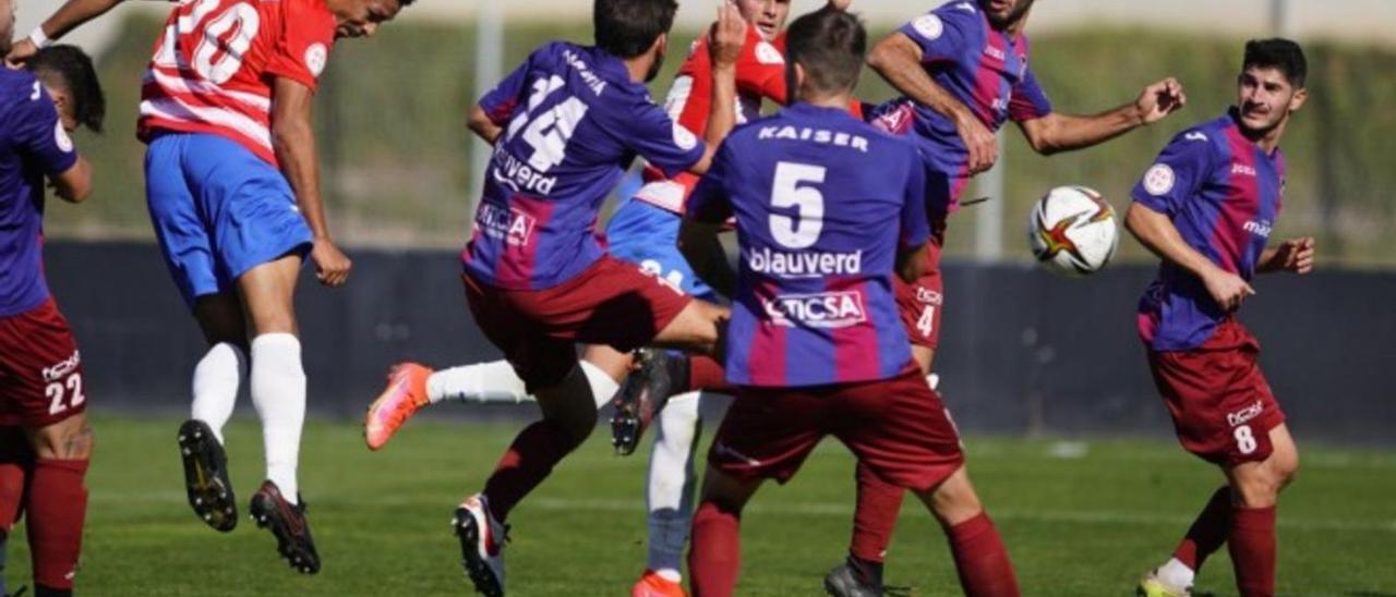 Lance del partido de ida entre Recreativo Granada y UD Alzira. | GRANADA CF