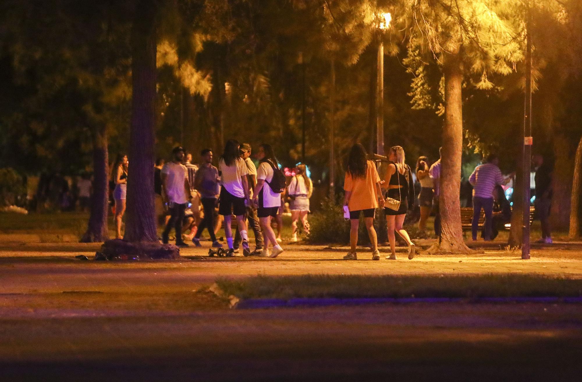 Controles antibotellón en València y cierre del ocio a las 00.00 horas