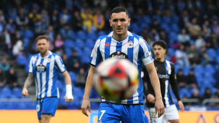 Lucas, durante el partido ante el Sabadell. |  // CARLOS PARDELLAS