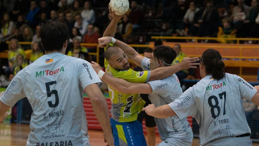 Visita a Alicante de un Balonmano Zamora Enamora &quot;bajo mínimos&quot;