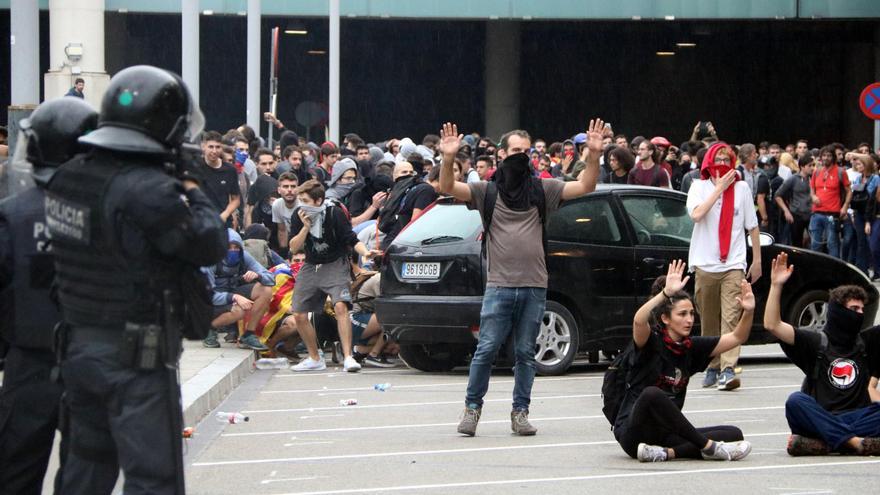 Un informe del SEM desvincula la mort del turista francès al Prat de la protesta de Tsunami