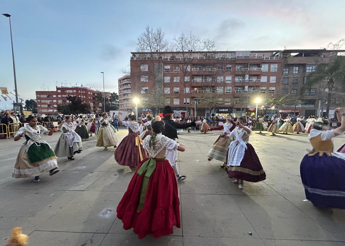 Danzas en la plaza de la Unión Musical en honor a San José.