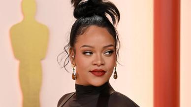 Rihanna, una diosa con moño samurái y look dominatrix en los Premios Oscar 2023