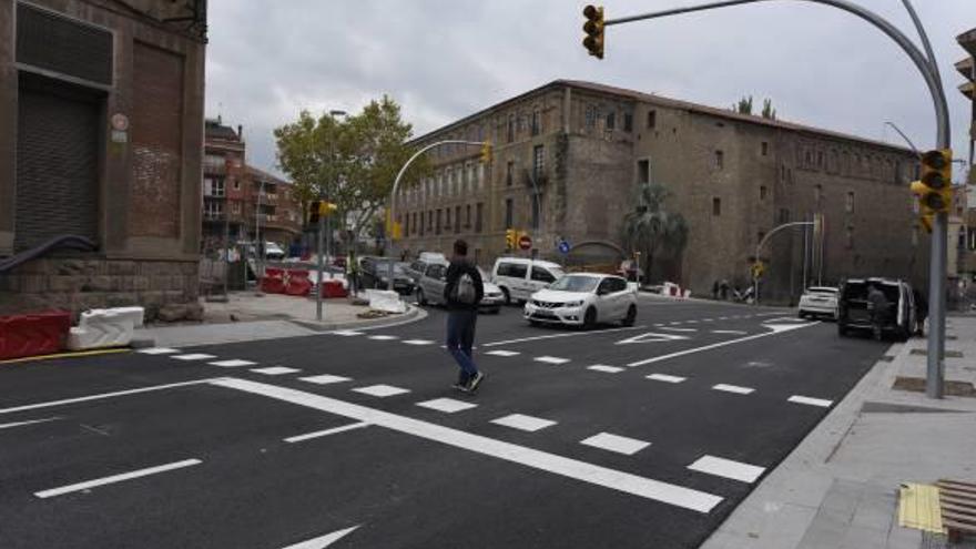 Cruïlla de la Via de Sant Ignasi amb el carrer Vidal i Barraquer, que ara es regula amb un nou semàfor