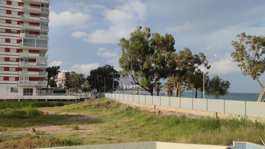 Uno de los nuevos hoteles que se construirán en Benicàssim se ubicará en esta parcela de la playa Heliópolis.
