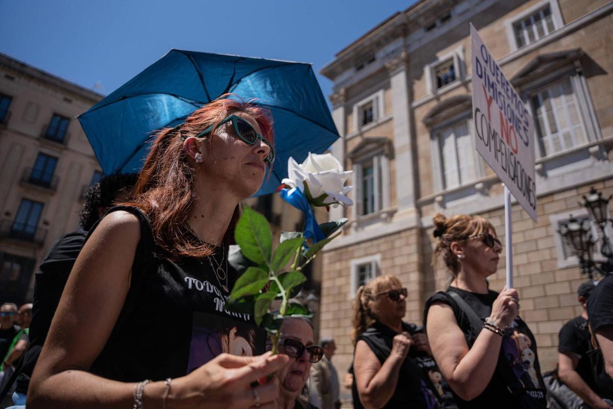 Trabajadores de prisiones se manifiestan en Barcelona para tener mayor seguridad.