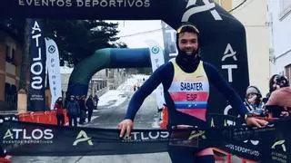 El algemesinense Álvaro Sabater supera hielo y nieve para ganar el duatlón de Bronchales