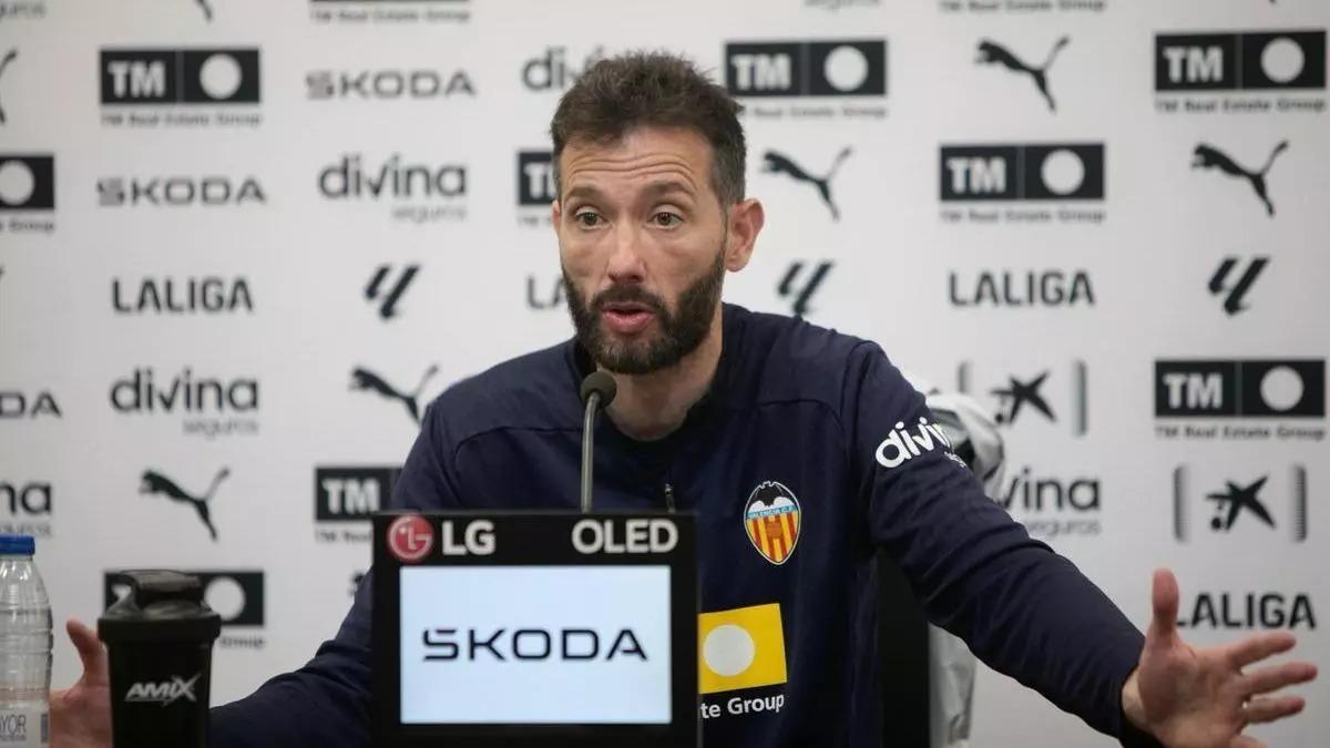 Carlos Corberán, entrenador del Valencia CF