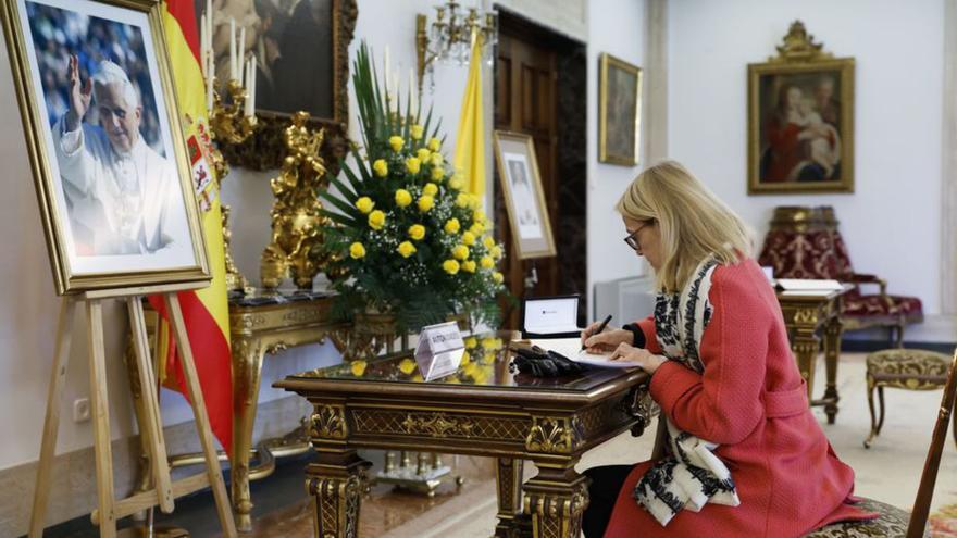 Los ceremonieros del Vaticano han preparado un funeral papal, con matices