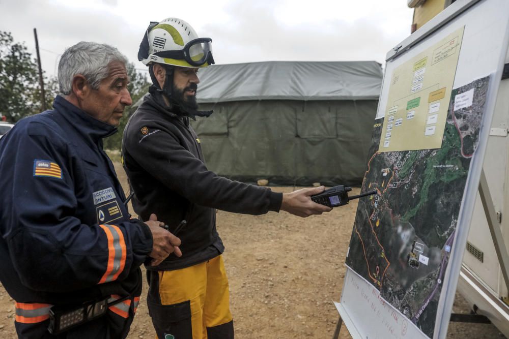 Knapp 500 Feuerwehrleute und Soldaten haben am Donnerstag (27.3.) im Waldgebiet bei Palma den Einsatz gegen einen Großbrand geübt.