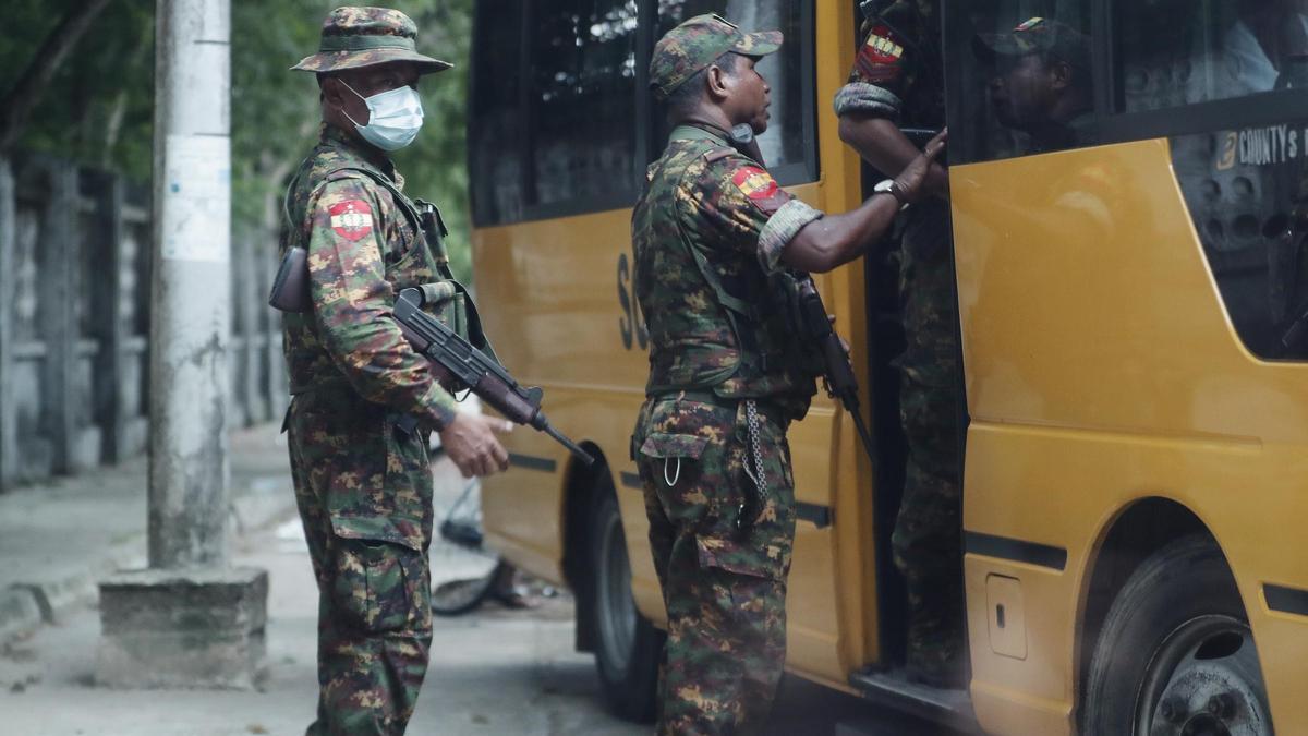 El Ejército birmano mata a al menos 31 personas en la toma de un pueblo.