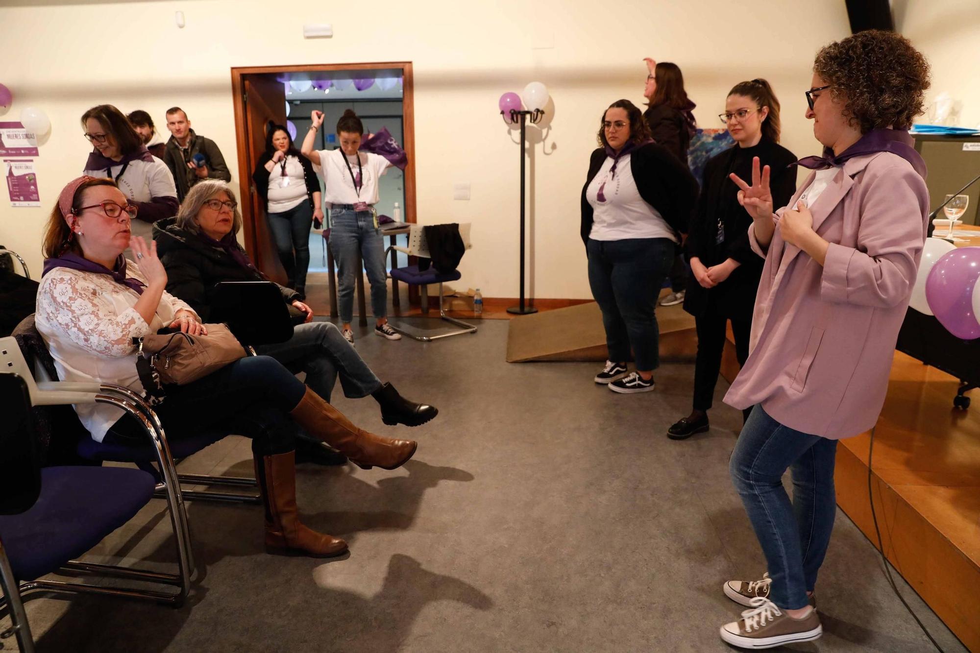 EN IMÁGENES: Así fue el encuentro de mujeres sordas en el palacio Valdecarzana de Avilés