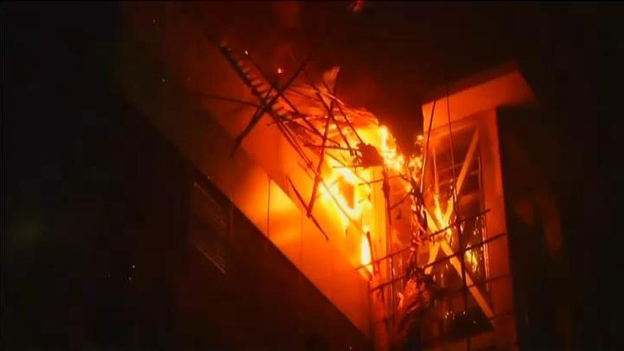 Un incendio en un edificio comercial de Bombay deja 15 muertos