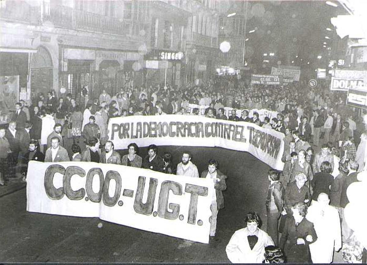 Manifestaciones de los vallisoletanos en repulsa de los ataques y atentados de la extrema derecha. 