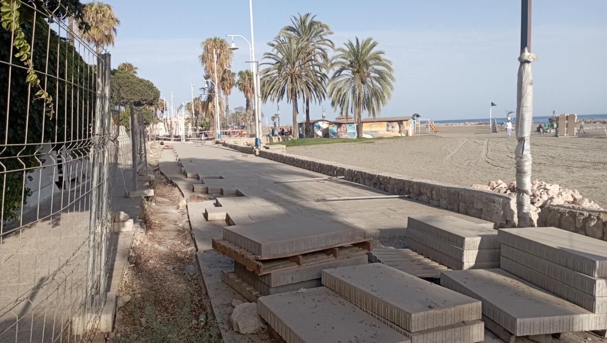Obras en el paseo marítmo de Pedregalejo, el pasado mes de julio.