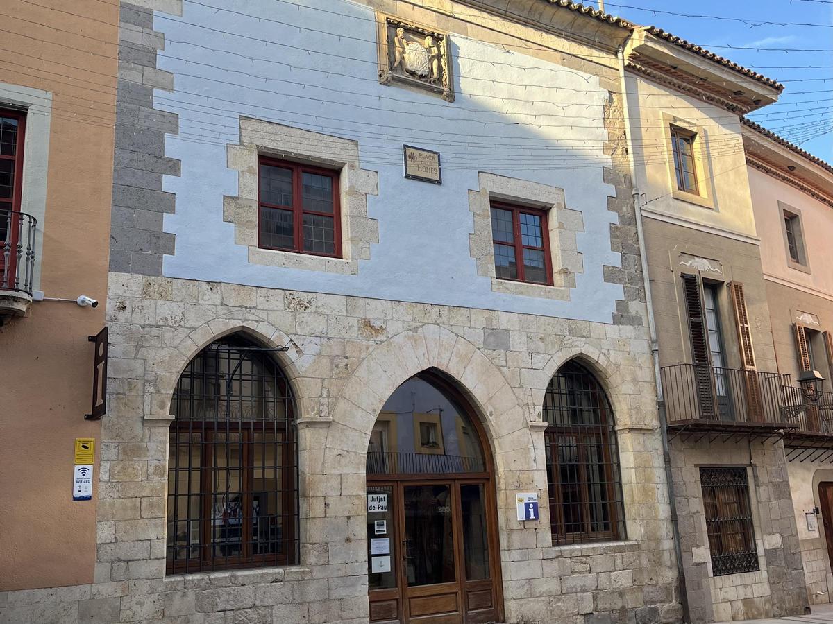 L'antiga Llotja de Mar de Castelló d'Empúries.