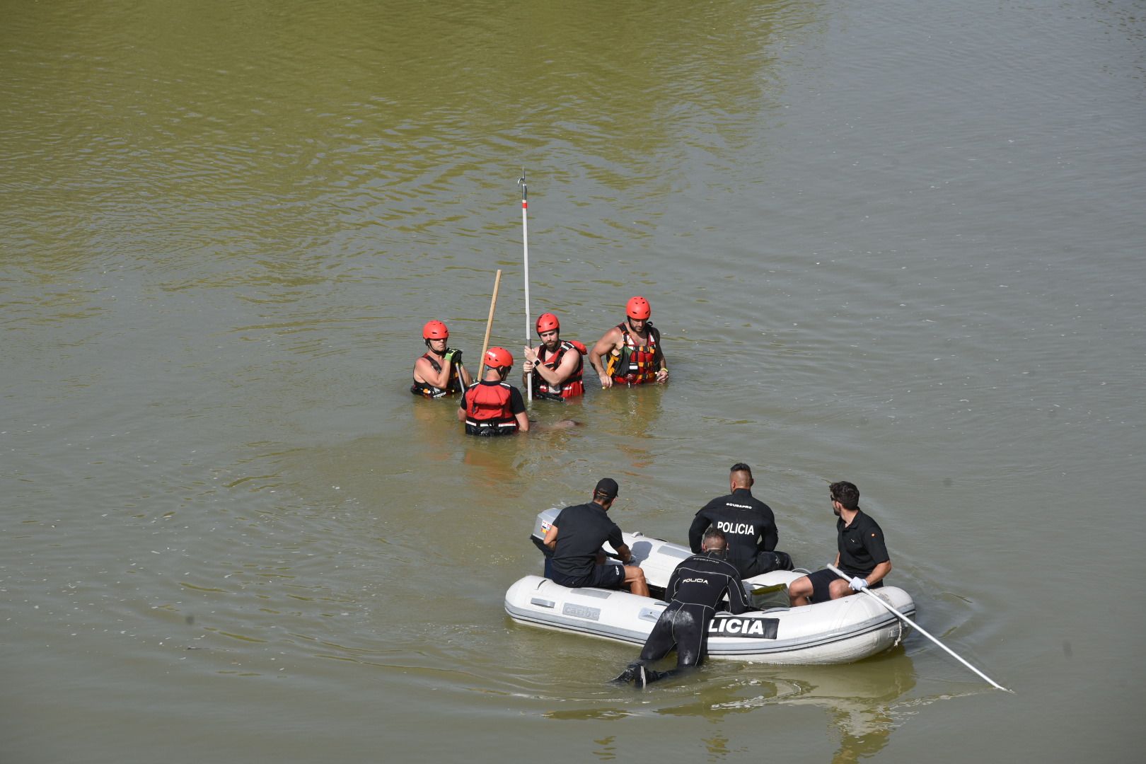 Se intensifica la busqueda del hombre desaparecido en el río