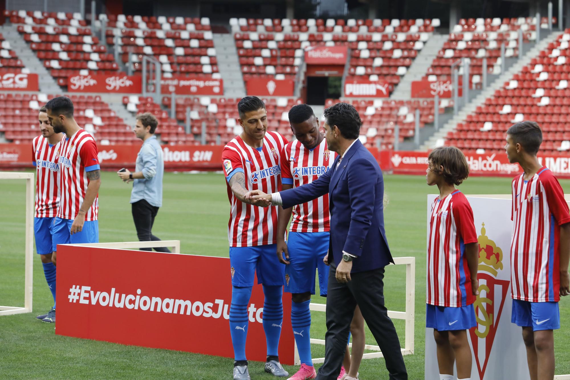 Masiva bienvenida al Grupo Orlegui en El Molinón