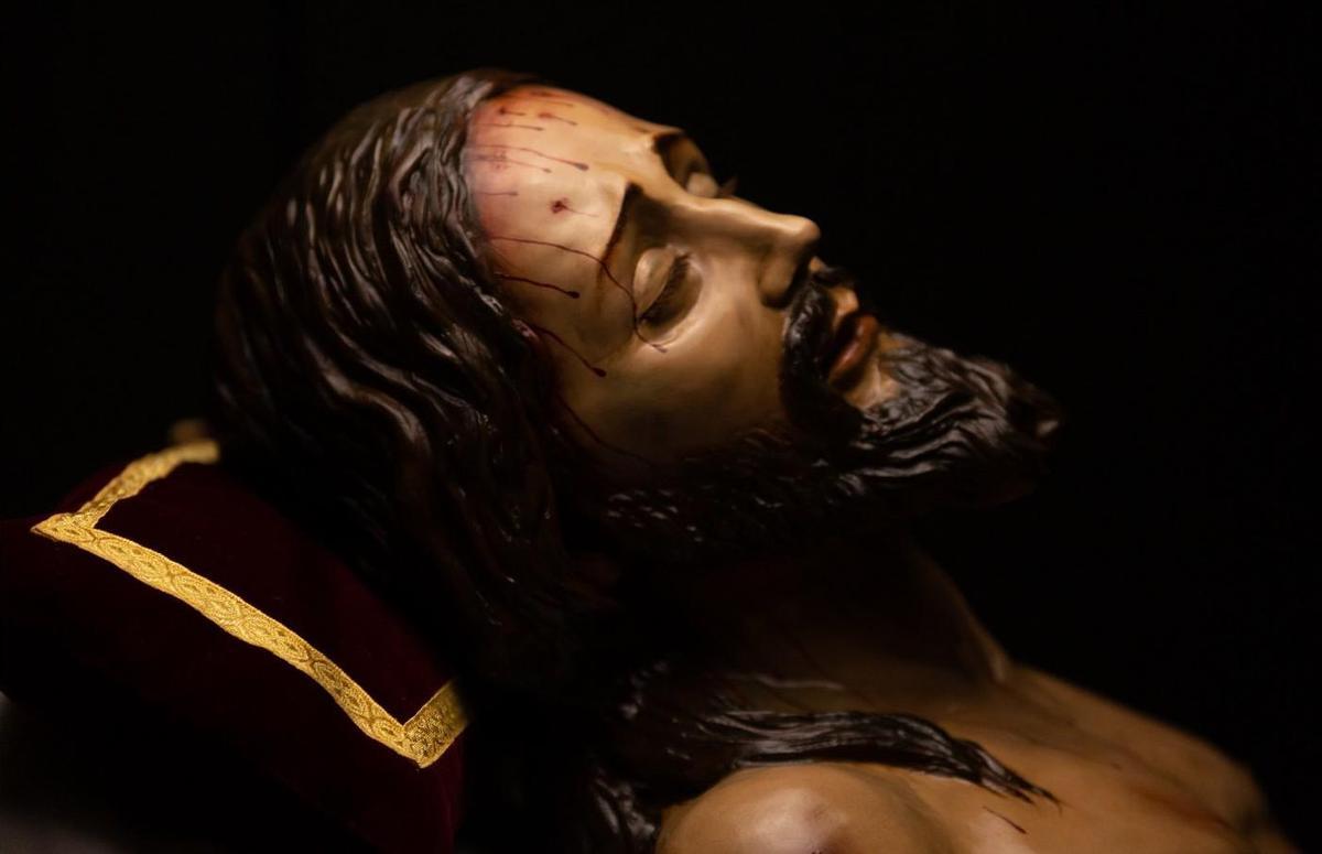 Imagen del Cristo Yacente.