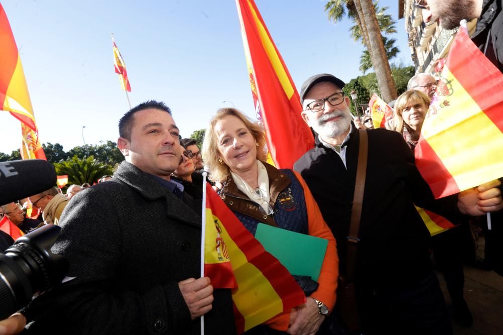 Más de 2.000 personas claman por "la unidad de España" frente al Ayuntamiento de Murcia