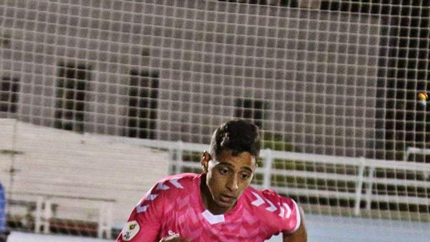 El jove futbolista gironí dimecres contra Las Rozas.