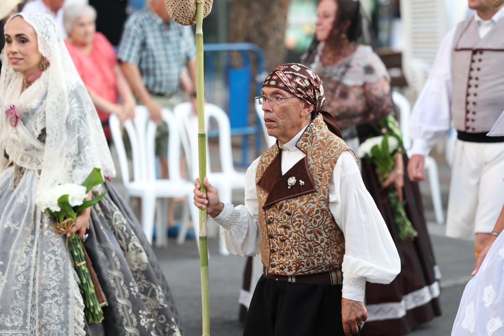 Berta y la corte completan la Ofrenda de Alicante