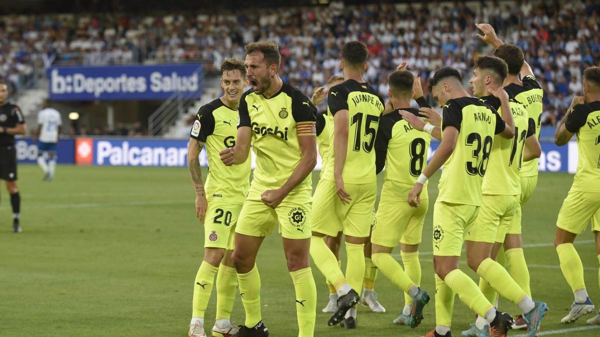 Stuani celebra el gol que va obrir el camí de la victòria i  de l’ascens diumenge passat al camp del Tenerife.  | LOF