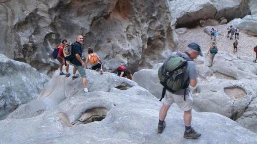 Un grupo realiza una excursión en el Torrent de Pareis.