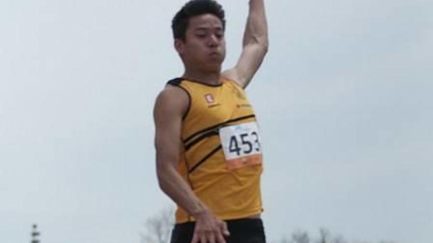 Jordi Yoshinori, plata al salt de llargada amb 7,70 m