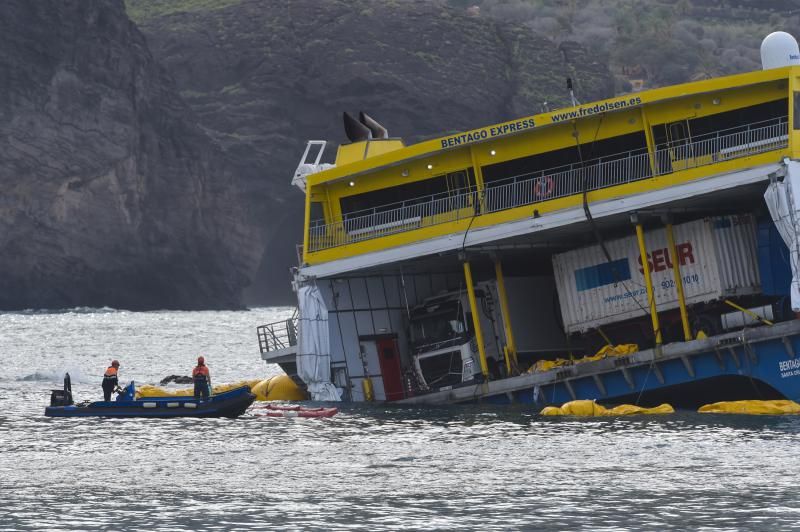 Pleamar en Agaete para remolcar el ferry