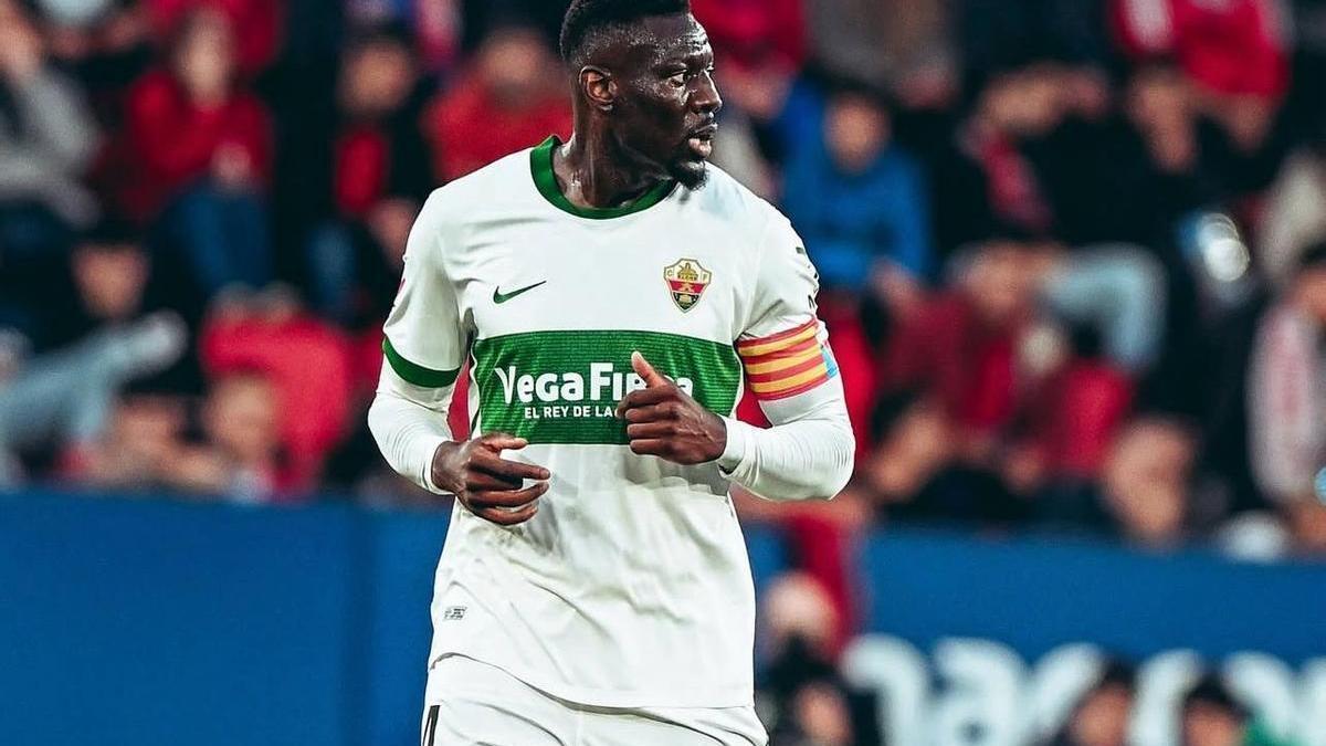 Bambo Diaby porta el brazalete de capitán durante un partido, esta temporada.