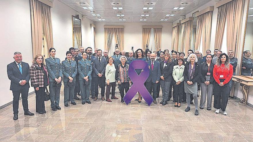 Las instituciones abogan por la unidad y la implicación del hombre